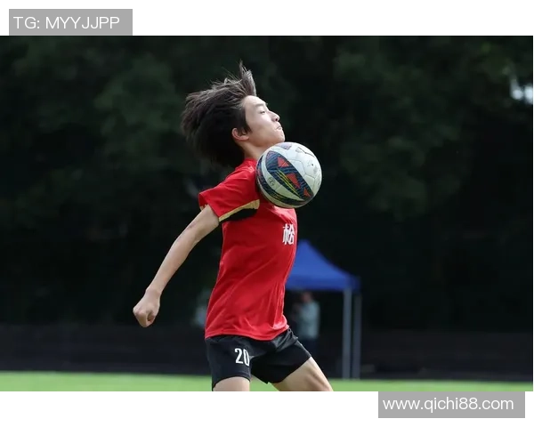 足球决赛宣言：团结拼搏追梦路上的荣耀与坚持