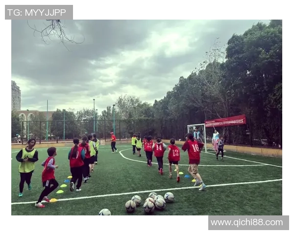 儿童比赛足球的乐趣与成长探索让孩子们在运动中收获友谊与团队精神